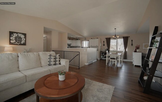 Building Photo - Single Family Home | 3 Bed 3 Bath /w walko...