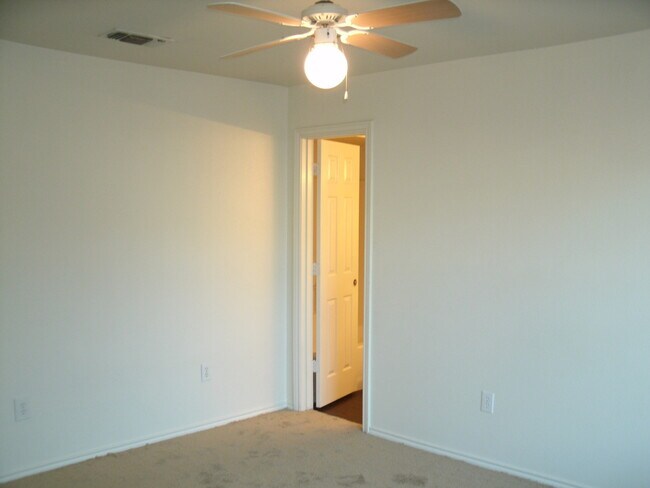 Building Photo - 40100-3105