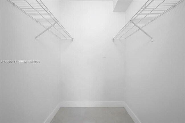 Building Photo - 3255 NE 184th St