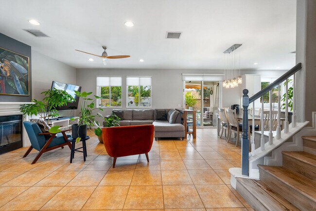 Building Photo - 282 Paseo Vista Cir