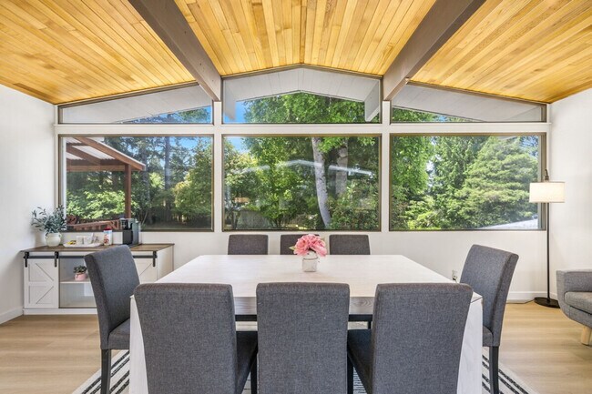 Building Photo - 12527 SE 52nd St