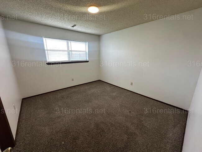 Building Photo - 333 E Marion Ct