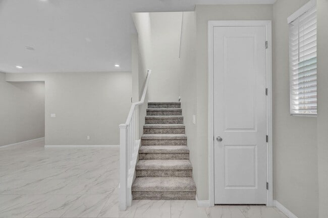 Building Photo - Summerlin gated community 4 bedroom 3 baths