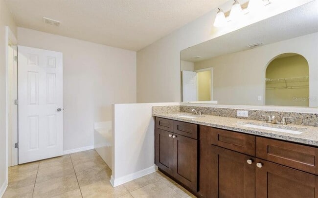 Building Photo - 510 Donna Dr