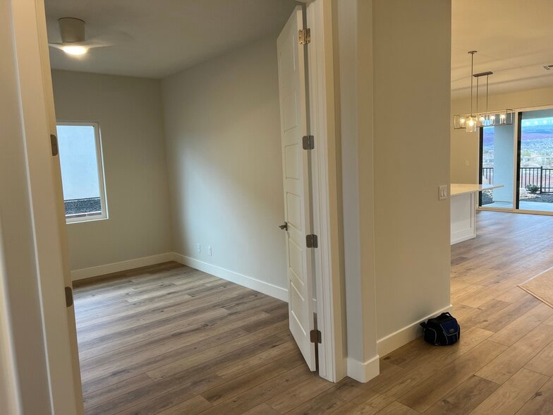 Building Photo - 2744 W Columbo Ln