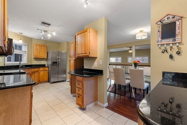 Building Photo - 168 Upton St