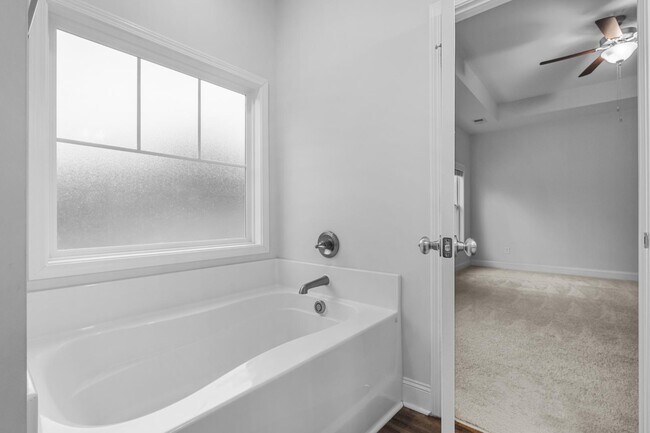 Building Photo - 413 Silver Anchor Dr