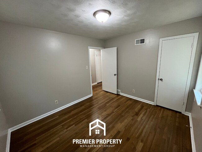 Building Photo - NEWLY RENOVATED 4BR/2BA Whitehaven Home | Detached 2-Car Garage & Tile Floors