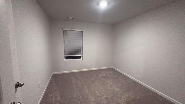 Building Photo - 2213 Blue Monarch Dr