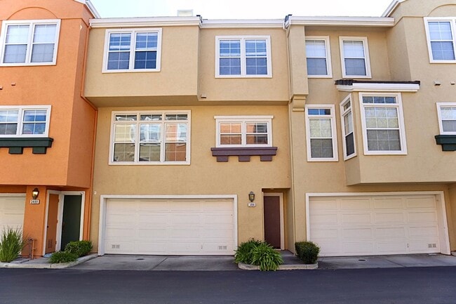 Building Photo - Remodeled 3-bedroom townhome in Fremont – ...