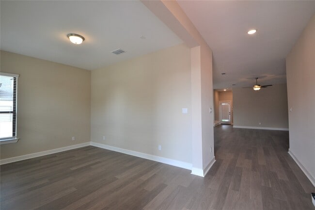 Building Photo - 3207 Kindred Wy