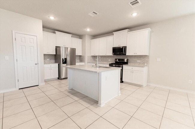 Building Photo - 7403 Albany Dr