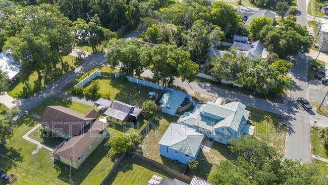 Building Photo - 300 N Church St