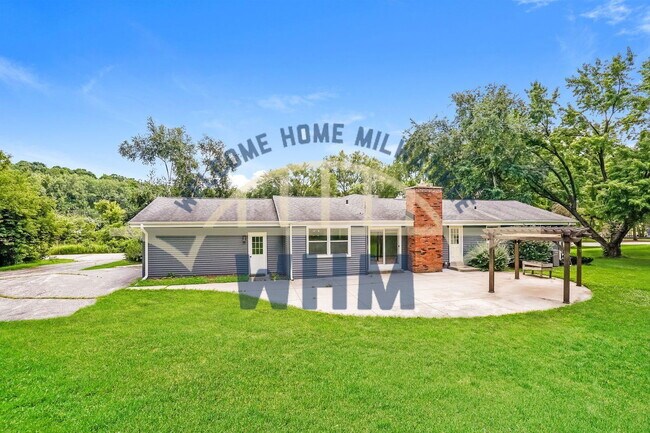 Building Photo - 825 Poplar Creek Dr