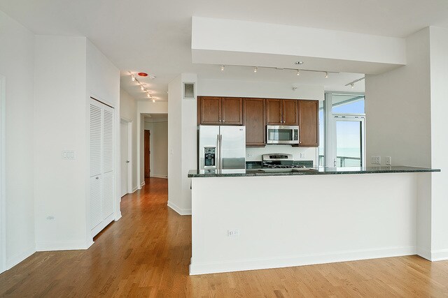 Building Photo - 1201 S Prairie Ave