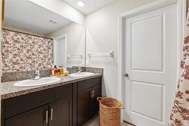 Building Photo - 10345 Shady Preserve Dr