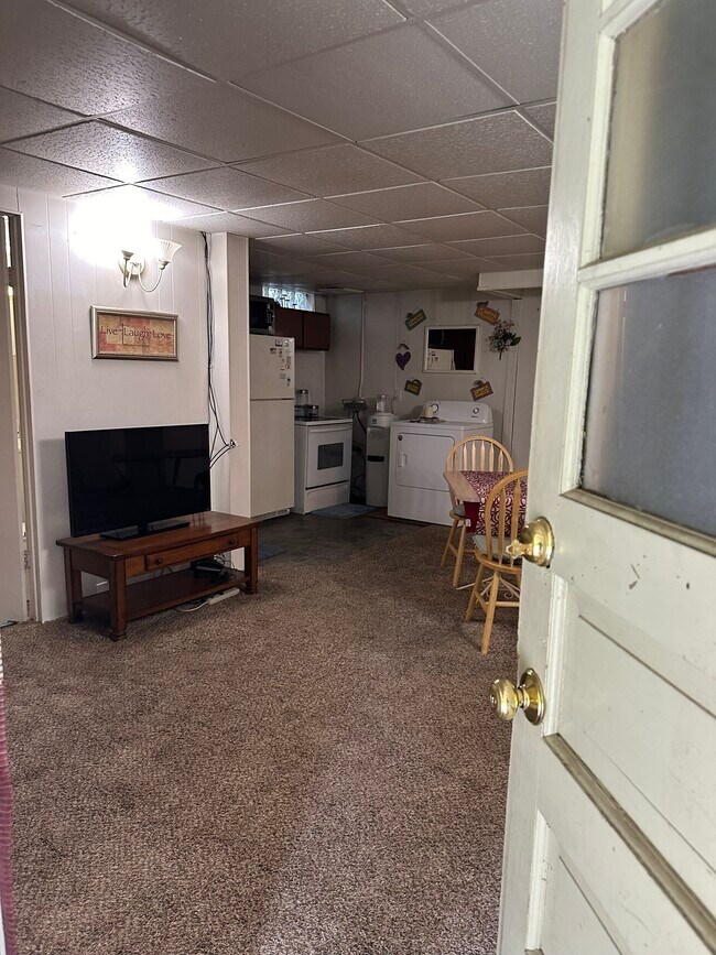 Building Photo - 128 Scotts Dr