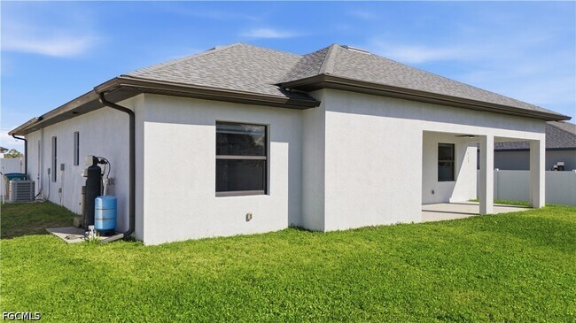 Building Photo - 1442 NE 33rd Ln