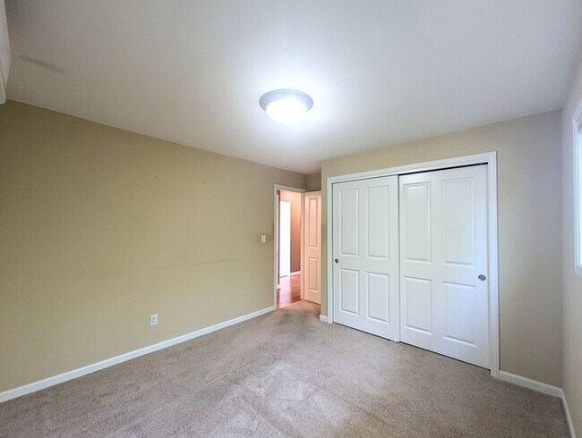 Building Photo - 2Bd/1Ba Edmonds Condo