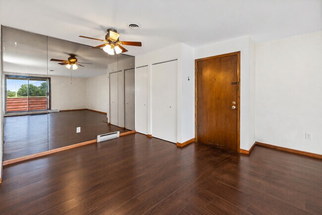 Building Photo - 10345 Whitnall Edge Dr