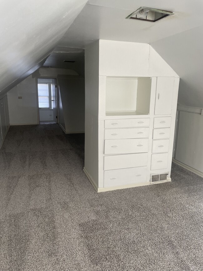 Building Photo - 1658 N Bluff St