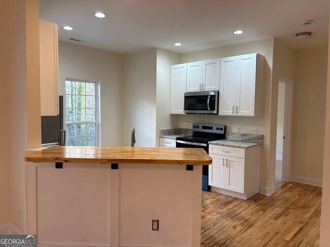 Building Photo - 74 Lockerbie Ct