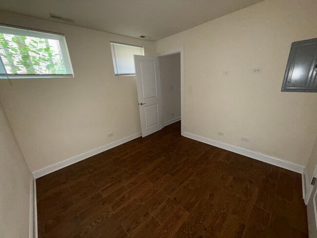 Building Photo - 647 W Deming Pl