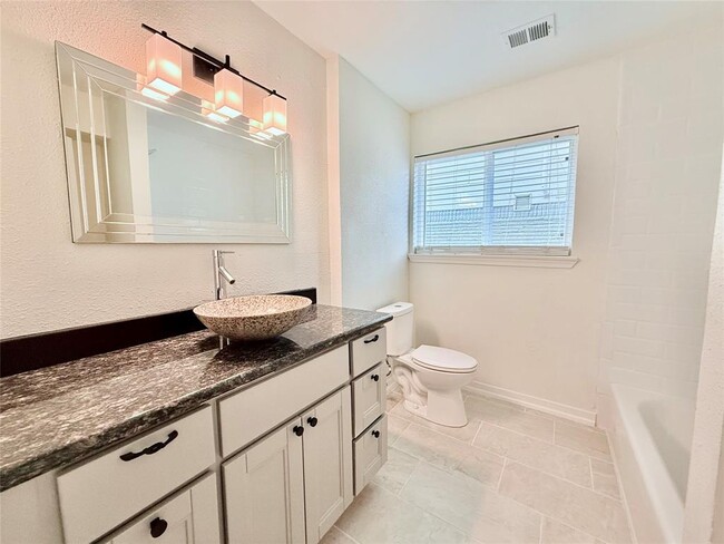 Building Photo - 6027 Beaudry Dr