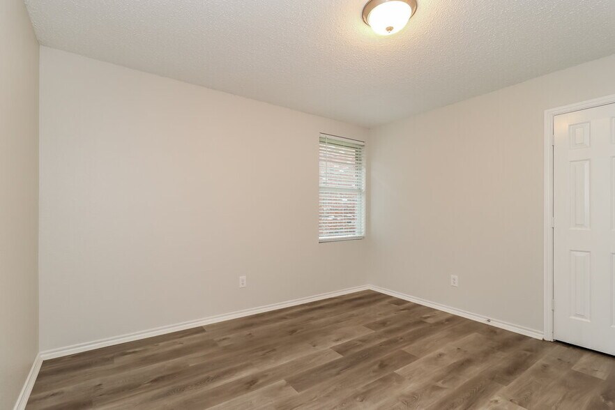 Building Photo - 637 Silvertop Rd