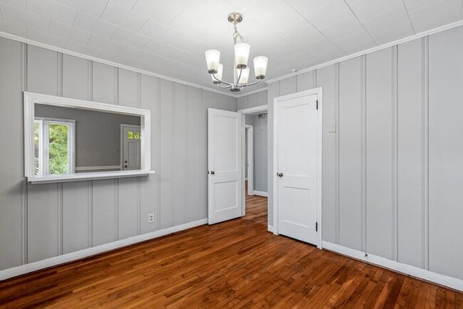 Building Photo - Updated Home- Near State Street! LR, DR, J...