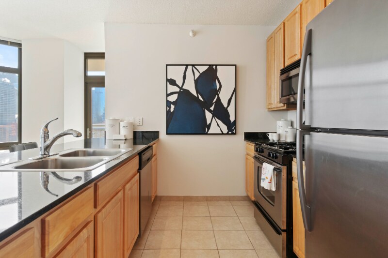 Building Photo - 379 N Desplaines St