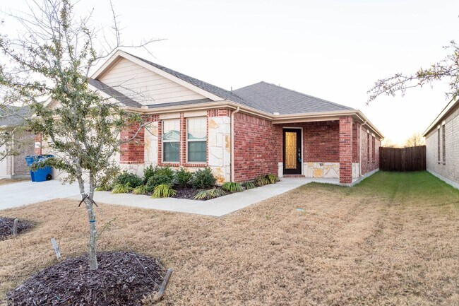 Building Photo - Located in the Trails at Riverstone community, this inviting 5-bedroom, 2-bathroom home offers a ...