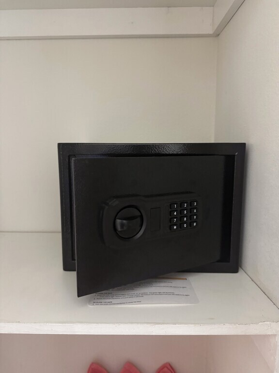 Building Photo - 1355 25th Ave E