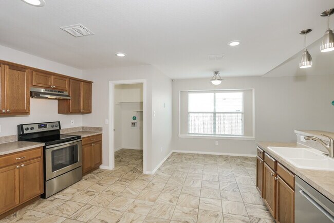 Building Photo - 212 Arrowhead Dr