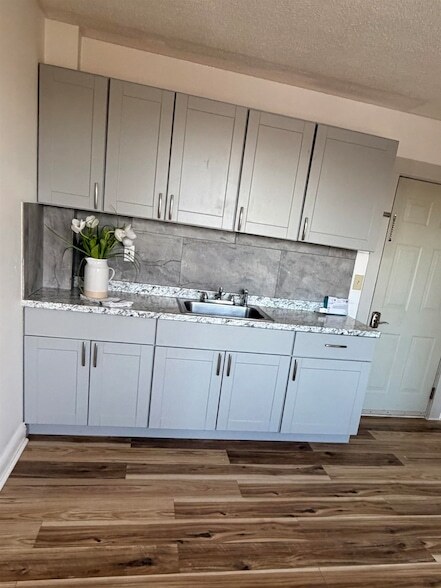 Building Photo - 23 Elm St