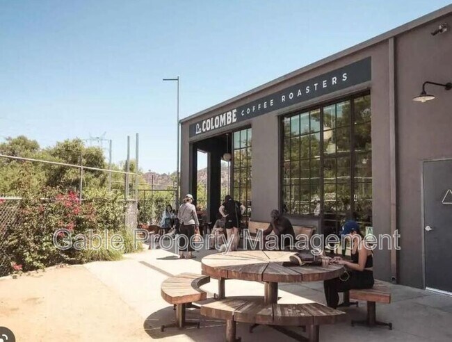 Building Photo - 2320 Fernleaf St