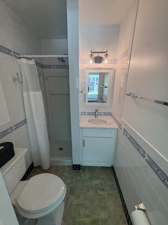 Building Photo - 907 Gibbs Rd