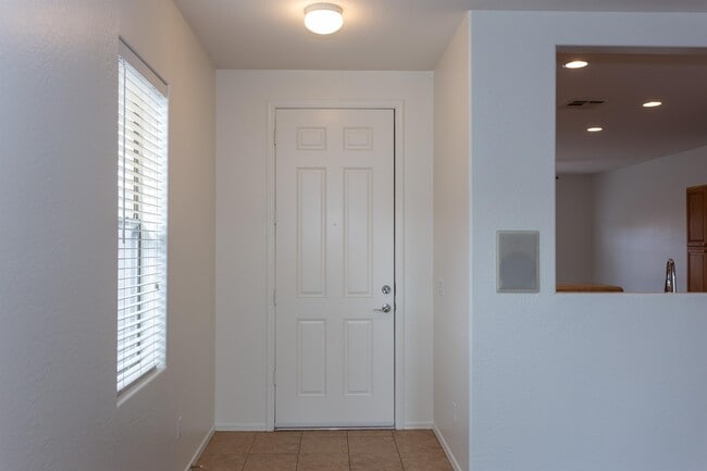 Building Photo - 1531 Essex Way