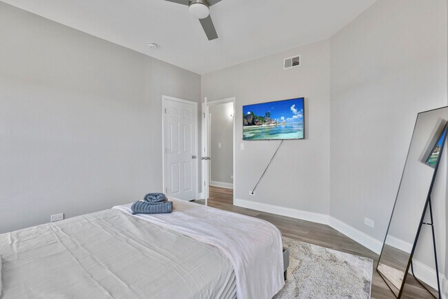 Building Photo - 1111 Bonnie Brae Pl