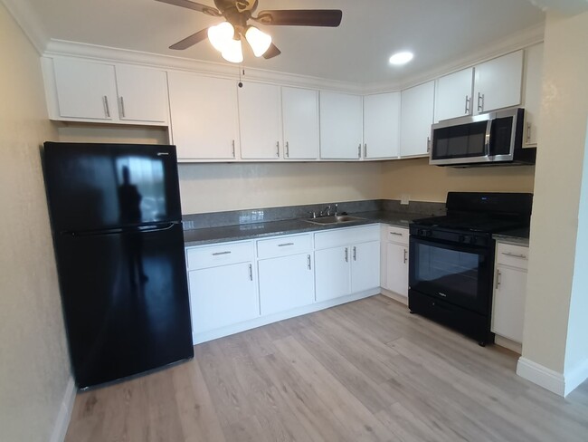 Building Photo - Welcome to SkyView Villa & Somerset Apartm...
