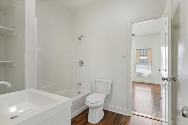 Building Photo - 409 Quitman St