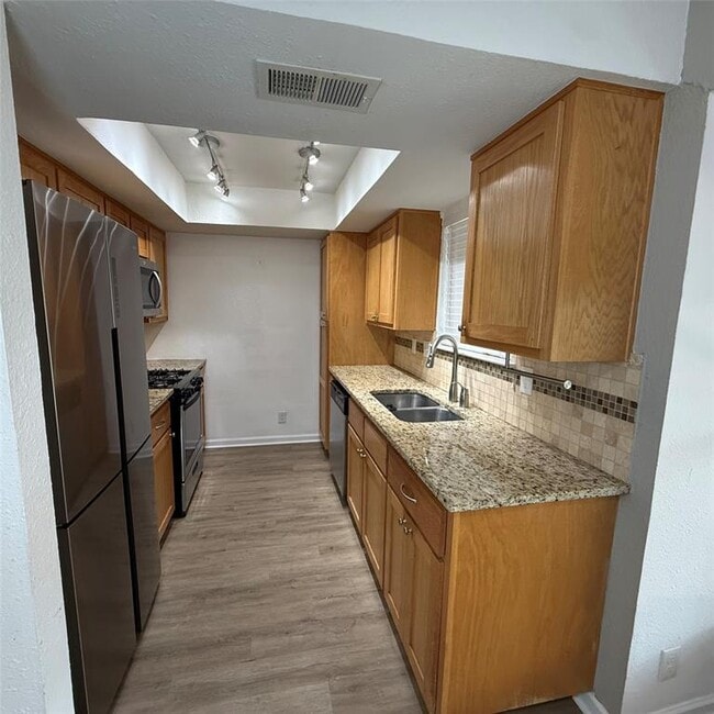 Building Photo - 1500 Wroxton Way
