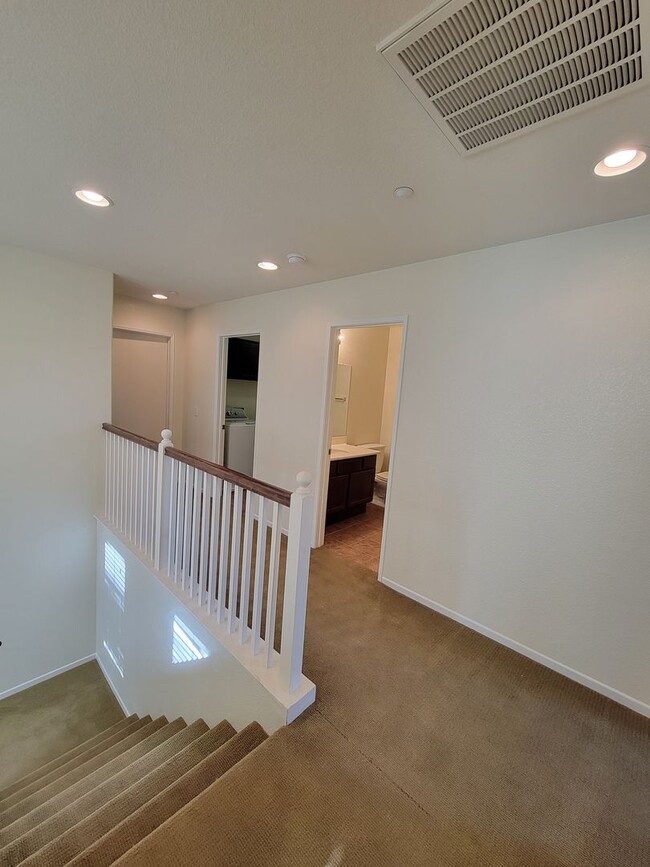 Building Photo - Spacious 3-Bedroom Townhome in Imperial – Available for Lease!