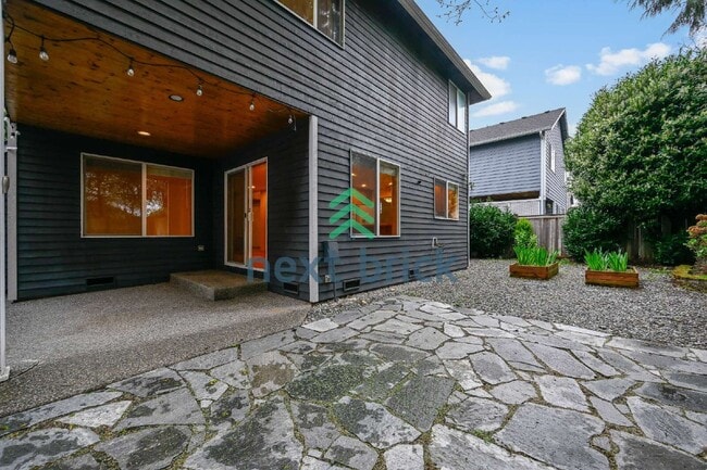 Building Photo - Spacious 4-Bedroom Retreat in Bothell with 2.5 Baths and 2454 Sq Ft of Comfort!