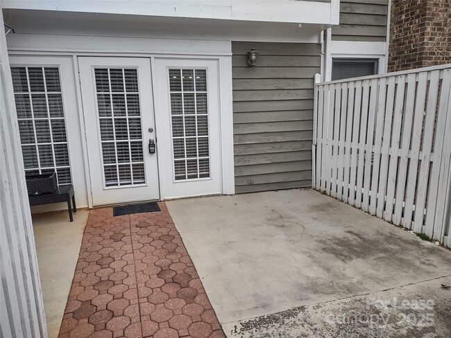 Building Photo - 8206 Legare Ct