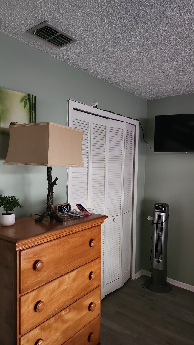 Building Photo - 5014 Gainsville Dr