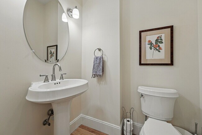 Building Photo - 8201 E 6th Ave