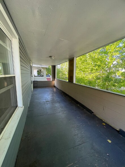 Building Photo - 2053 Robin St