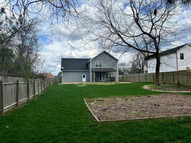 Building Photo - 4901 Warwick Rd E