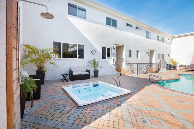 Building Photo - 2721 2nd St